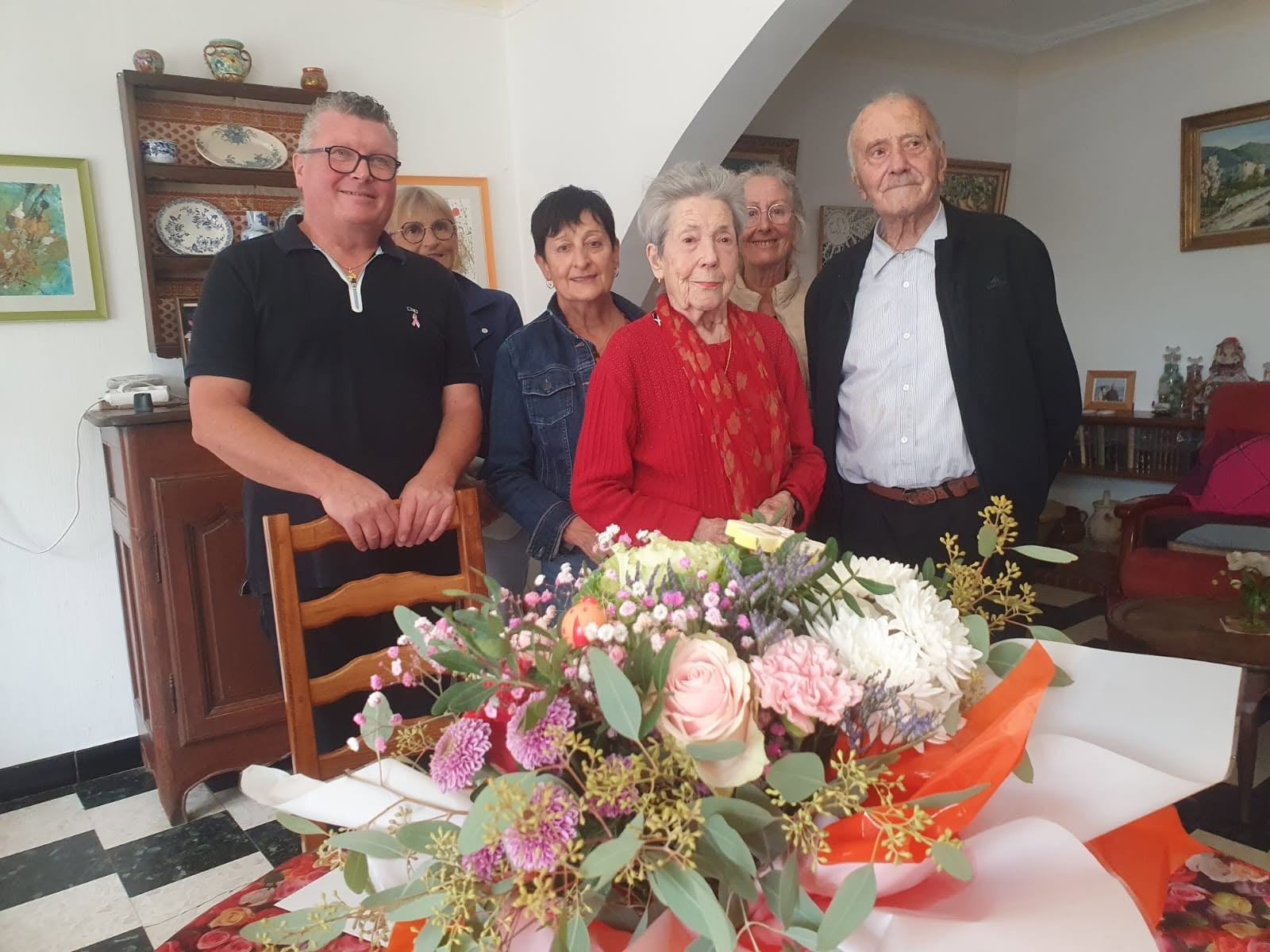 À Saint-Julien-de-Peyrolas, Suzanne Barnouin fête ses 100 ans entourée de souvenirs