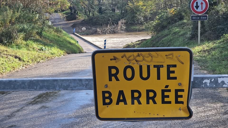 Intempéries : la passerelle de Carmignan à Bagnols-sur-Cèze et l’autoroute A9 fermées