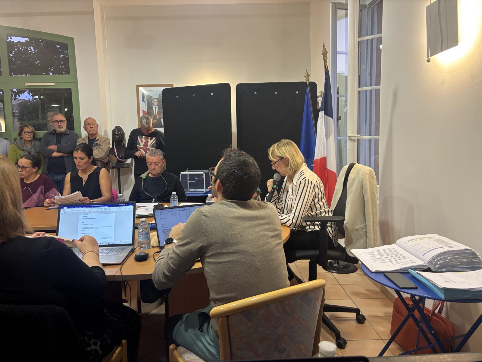 Saint-Laurent-des-Arbres : comment va fonctionner la commune après le retrait des délégations de la maire Sylvie Barrieu-Vignal ?